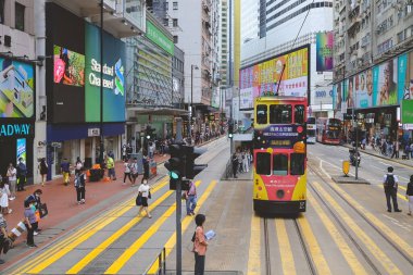 Tram 'da, Causeway Bay caddesi manzarası 10 Mayıs 2023