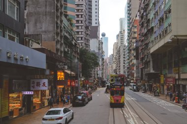 Tram 'da, Sheung Wan Sokağı manzarası...