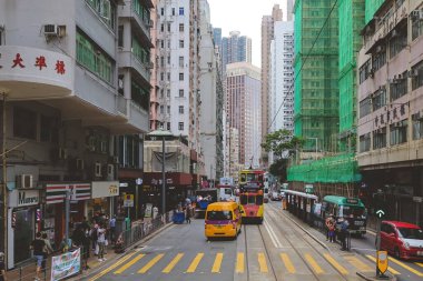 Tram 'da, Sai ying Pun Sokağı manzarası hk 10 Mayıs 2023