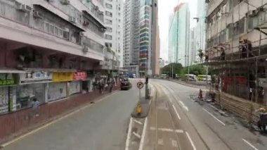 Tram 'da, Shau Kei Wan sokağı manzarası 10 Mayıs 2023