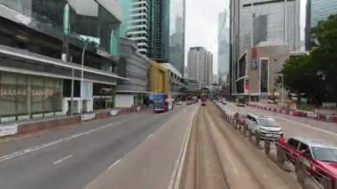 Tram 'da, Deniz Kuvvetleri Caddesi manzarası 10 Mayıs 2023