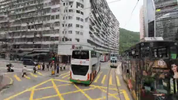 Hongkong Maj 2023 Vid Spårvagn Över King Road Gatuplan Hongkong — Stockvideo