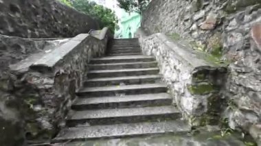 Demir kapı girişi Hong Kong Jamia Camii - 16 Mayıs 2023.