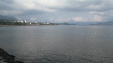 Deniz ve dağlar, Tolo Liman kıyı şeridi, 20 Mayıs 2023.