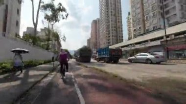 20 Mayıs 2023 'te Tai Po, Hong Kong' da bisiklet yolu sistemi..
