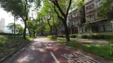 20 Mayıs 2023 'te Tai Po, Hong Kong' da bisiklet yolu sistemi..