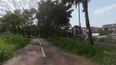 20 Mayıs 2023 'te Tai Po, Hong Kong' da bisiklet yolu sistemi..