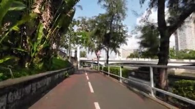 20 Mayıs 2023 'te Tai Po, Hong Kong' da bisiklet yolu sistemi..