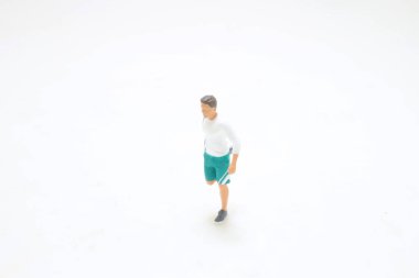 Esneme egzersizleri yaparken ısınan bir figür