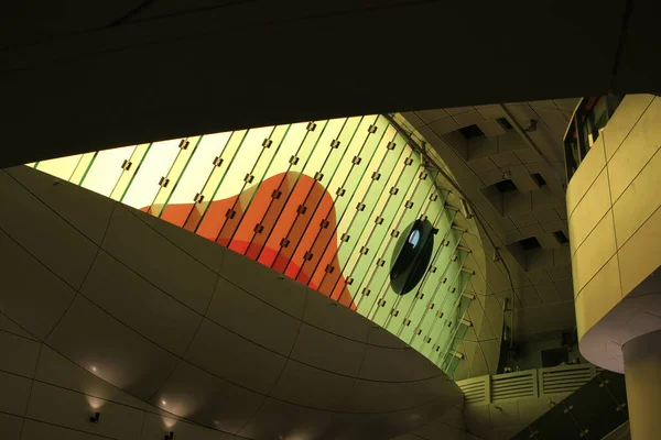 2023年6月3日地铁站准备好巨大的橡胶鸭装饰 — 图库照片