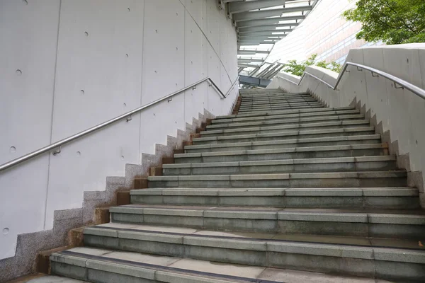 Girişteki Gri Beton Merdiven Haziran 2023 — Stok fotoğraf