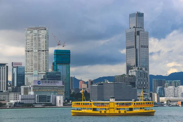 2023年6月9日 香港の巨大ゴム製ダックスターフェリーのテーマ — ストック写真