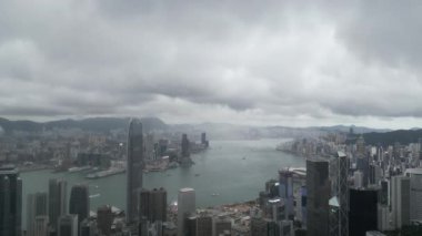 8 Haziran 2023 'te Hong Kong, Peak' ten Victoria Limanı 'nın Akşamı. 