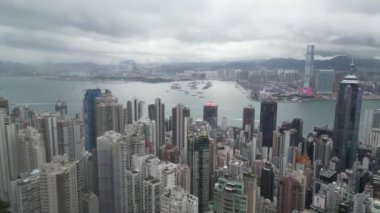 8 Haziran 2023 'te Hong Kong, Peak' ten Victoria Limanı 'nın Akşamı. 