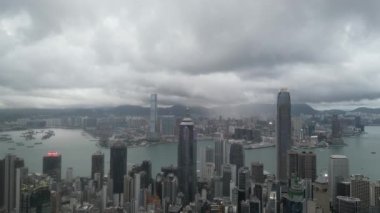 8 Haziran 2023 'te Hong Kong, Peak' ten Victoria Limanı 'nın Akşamı. 