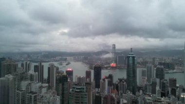 8 Haziran 2023 'te Hong Kong, Peak' ten Victoria Limanı 'nın Akşamı. 