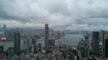 8 Haziran 2023 'te Hong Kong, Peak' ten Victoria Limanı 'nın Akşamı. 