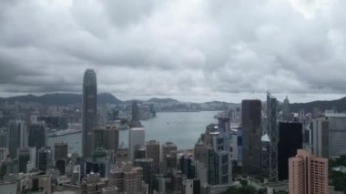 8 Haziran 2023 'te Hong Kong, Peak' ten Victoria Limanı 'nın Akşamı. 