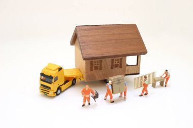 Minyatür İşçi Takımı taşınma evi, emlak