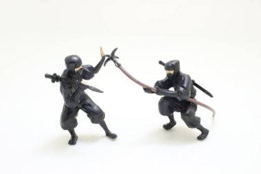 Japon Ninja heykelciği beyaz arkaplanda