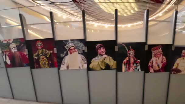 Opracowane Kolorowe Stroje Noszone Przez Wykonawców Tradycyjnej Chińskiej Operze Hong — Wideo stockowe