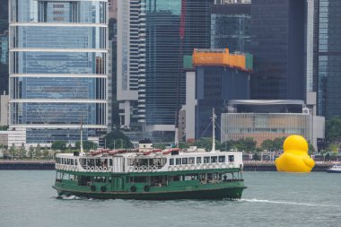 Dev Rubber Duck neşe getiriyor, yüzdüğü her yerde gülümsüyor, 18 Haziran 2023
