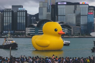 18 Haziran 2023 'te sanatsal serginin tadını çıkartın.