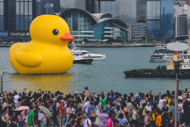 18 Haziran 2023 'te sanatsal serginin tadını çıkartın.
