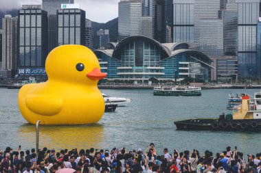 18 Haziran 2023 'te sanatsal serginin tadını çıkartın.