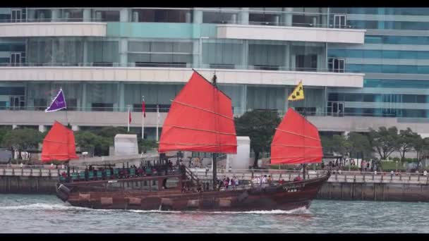 Velho Barco Madeira Balsa Lixo Turístico Victoria Harbor Hong Kong — Vídeo de Stock
