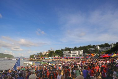 22 Haziran 2023, Stanley sahilinde Ejderha tekneleri festivali yarışı.