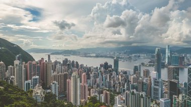 Victoria Tepesi 'nden yükselen gökdelenler, 26 Haziran 2023