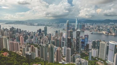 26 Haziran 2023 'te Hong Kong panoramik görüntüler ve çeşitli gösteriler sunuyor.