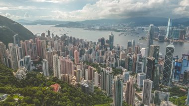 26 Haziran 2023 'te yüksek gökdelenler ve HK' de canlı bir enerji.