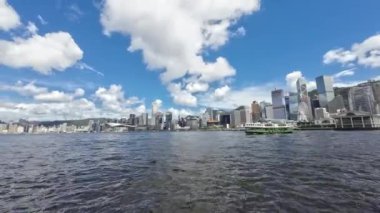 Victoria Limanı 26 Haziran 2023 'te Hong Kong' da bulunan hareketli bir limandır.