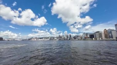 Victoria Limanı 26 Haziran 2023 'te Hong Kong' da bulunan hareketli bir limandır.