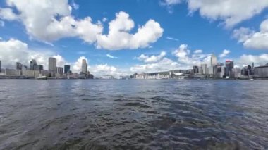 Victoria Limanı 26 Haziran 2023 'te Hong Kong' da bulunan hareketli bir limandır.