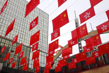 Hong Kong 'un devir teslim yıldönümü öncesinde bayrak sergilendi, Temmuz 12023