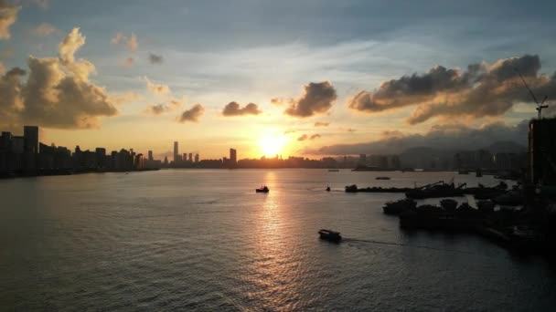 2023年7月6日ビクトリア港の午後の香港スカイライン — ストック動画