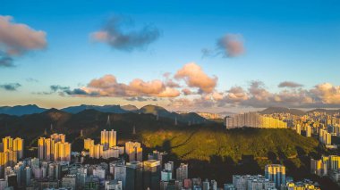 8 Temmuz 2023 'te, Hong Kong' daki konut ve sanayi bölgelerinin eşsiz bir karışımı.