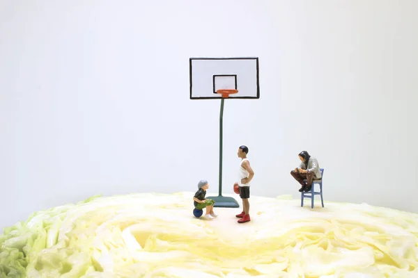 Веселощі Фігури Баскетболіста Капусті — стокове фото