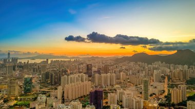 12 Temmuz 2023 Ping Shan 'dan Kowloon' un nefes kesici panoramik görüntüsü