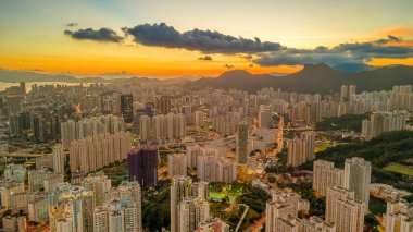 12 Temmuz 2023 Ping Shan 'dan Kowloon' un nefes kesici panoramik görüntüsü