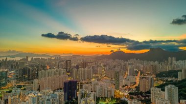 12 Temmuz 2023 Ping Shan 'dan Kowloon' un nefes kesici panoramik görüntüsü