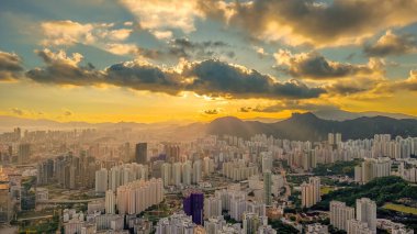 12 Temmuz 2023 Ping Shan 'dan Kowloon' un nefes kesici panoramik görüntüsü