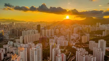 12 Temmuz 2023 Ping Shan 'dan Kowloon' un nefes kesici panoramik görüntüsü