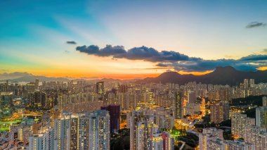 12 Temmuz 2023 Ping Shan 'dan Kowloon' un nefes kesici panoramik görüntüsü