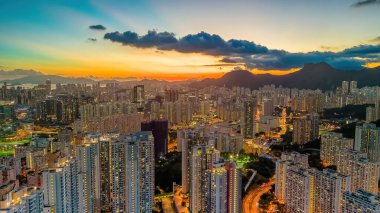 12 Temmuz 2023 Ping Shan 'dan Kowloon' un nefes kesici panoramik görüntüsü