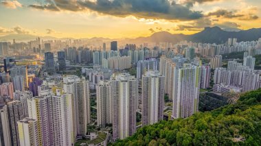 12 Temmuz 2023, Hong Kong, Kowloon Körfezi yerleşim bölgesi.