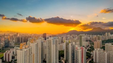 12 Temmuz 2023, Hong Kong, Kowloon Körfezi yerleşim bölgesi.